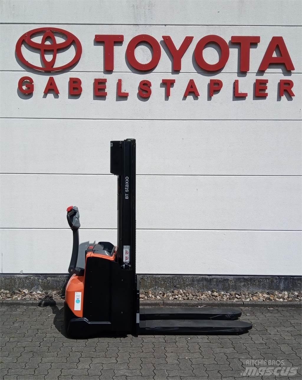 Toyota SWE140L Gaffelstabler med gående fører