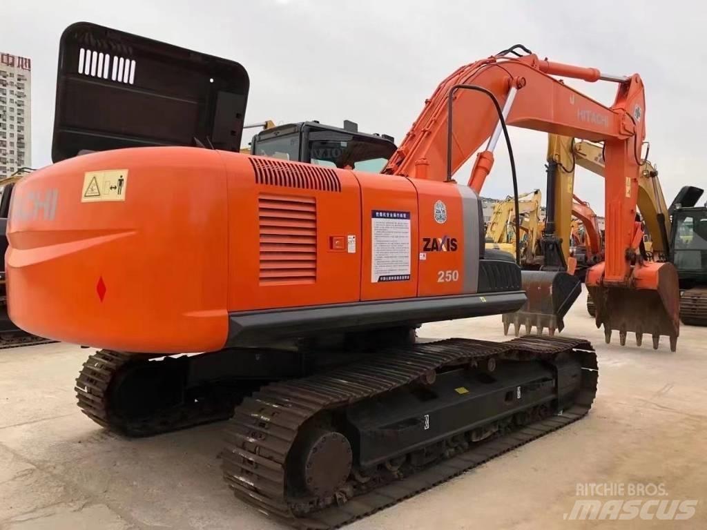 Hitachi ZX 250 Gravemaskiner på larvebånd