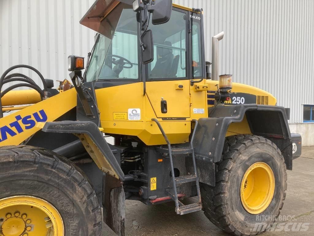 Komatsu WA 250 Læssemaskiner på hjul