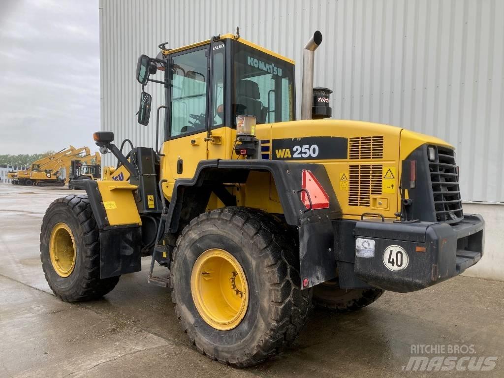 Komatsu WA 250 Læssemaskiner på hjul
