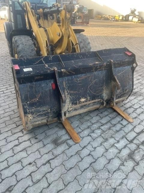 CAT 906 Læssemaskiner på hjul