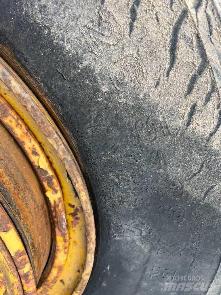 CAT 619 Skrabere
