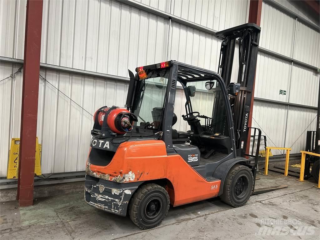 Toyota 02-8FGJF35 LPG gaffeltrucks