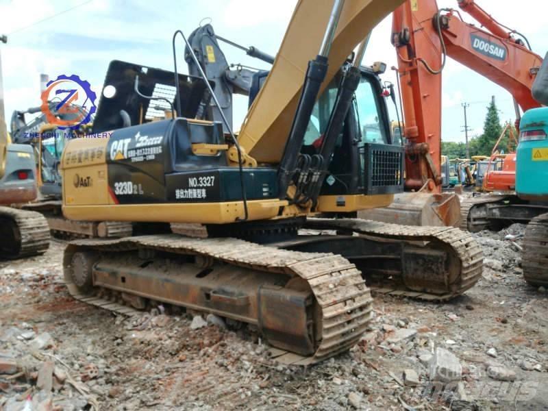 CAT 323 D L Gravemaskiner på larvebånd