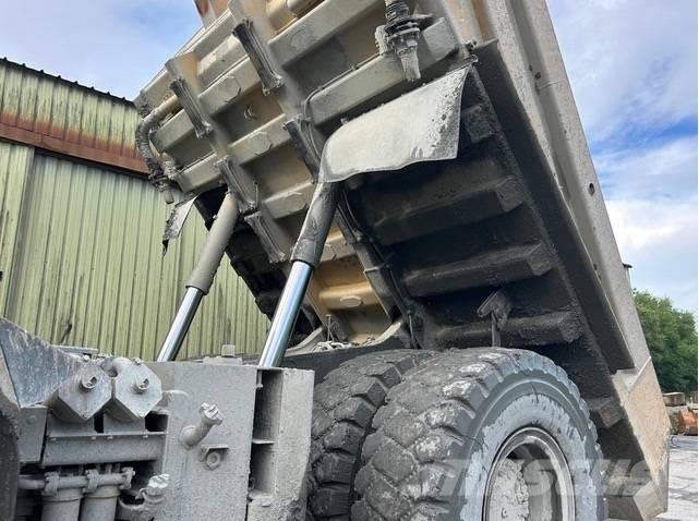 Komatsu HD605-7 Knækstyrede dumpere