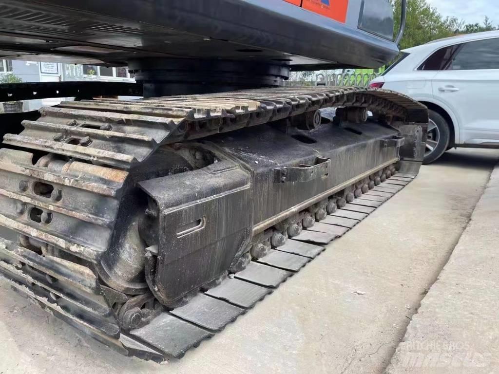 Hitachi ZX200 Gravemaskiner på larvebånd
