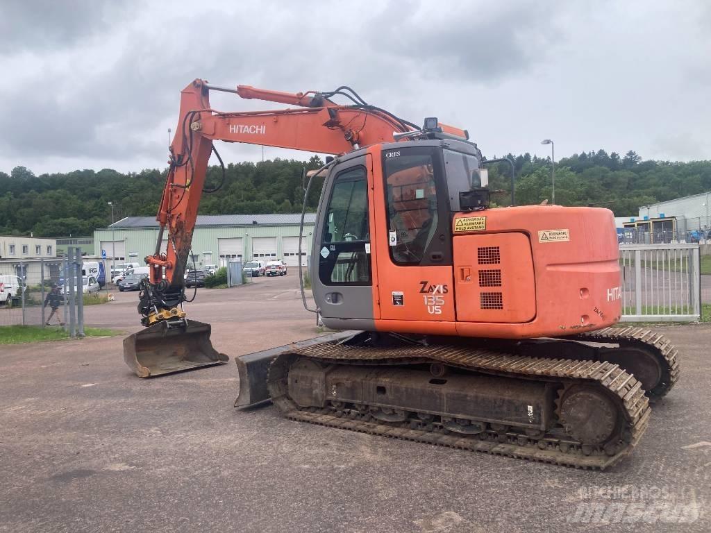 Hitachi ZX 135 US Gravemaskiner på larvebånd