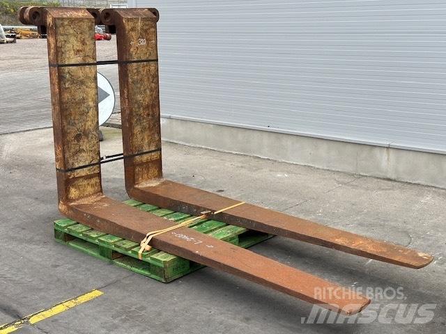 CAT 25-30 ton /988 Pallegafler