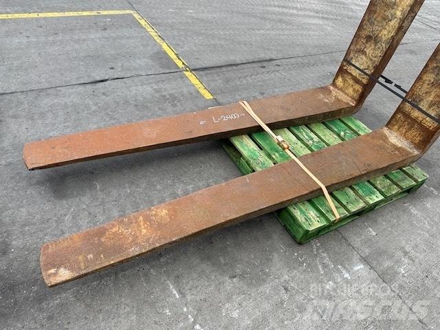 CAT 25-30 ton /988 Pallegafler