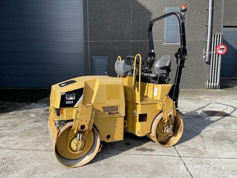 CAT CB 24 Tvilling tromle
