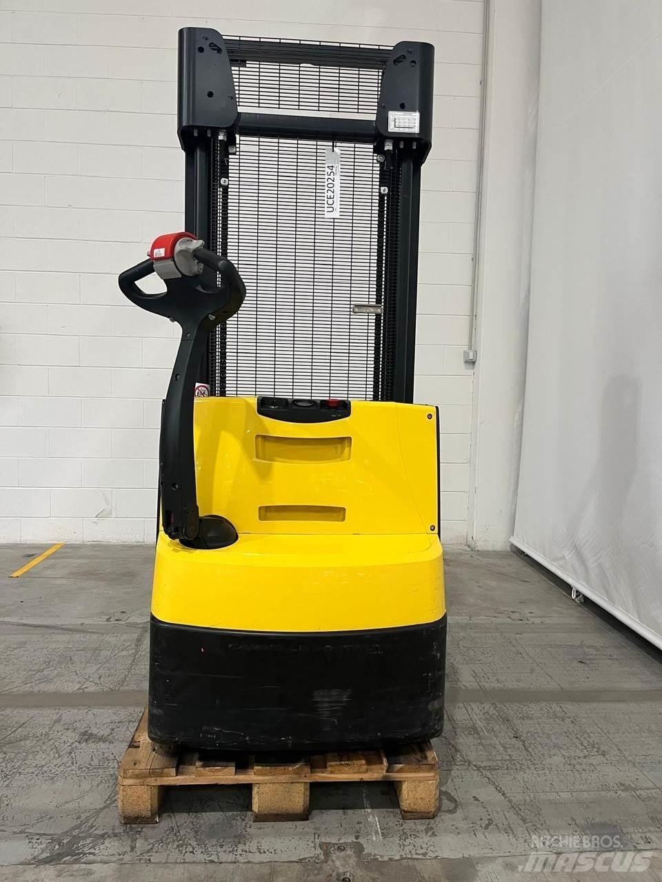 Hyster S1.2 Gaffelstabler med gående fører