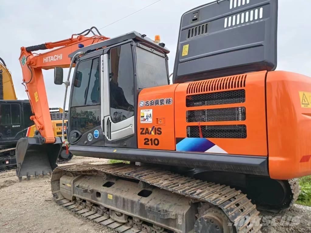 Hitachi ZX210 Gravemaskiner på larvebånd