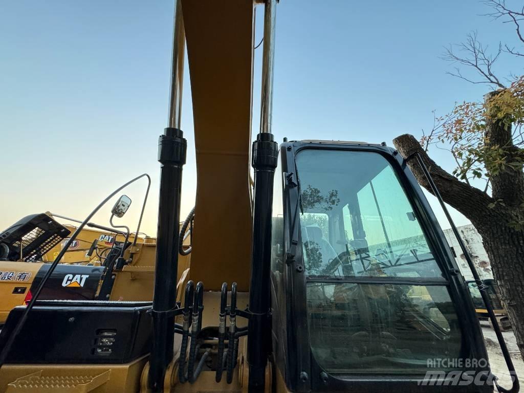 CAT 320D2L Gravemaskiner på larvebånd