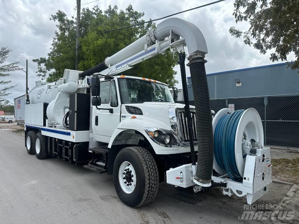 International 7500 Slamsuger