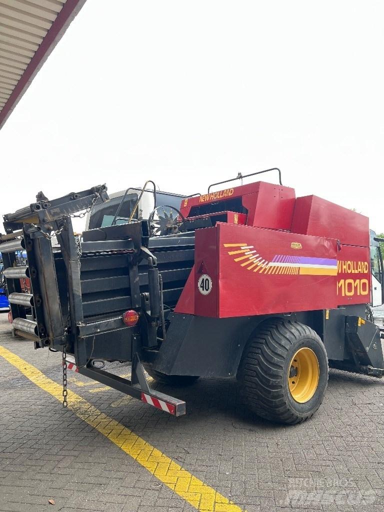 New Holland D 1010 Pressere til firkantede baller