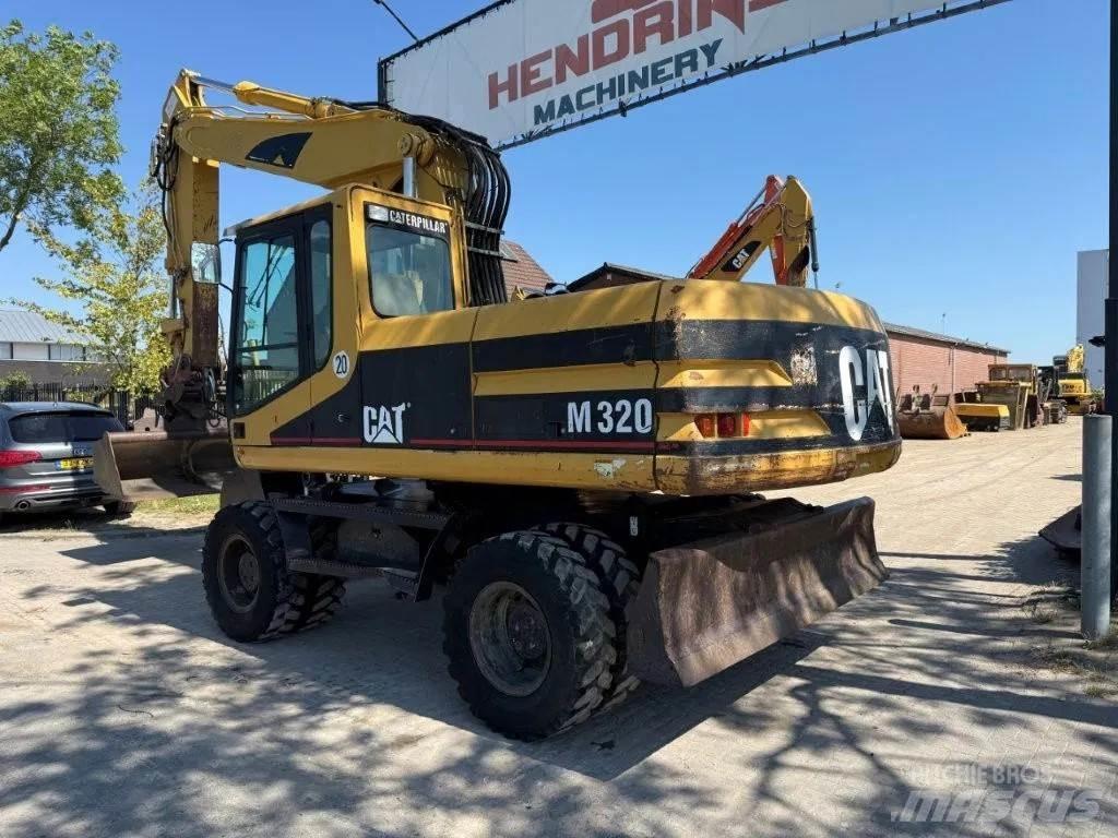 CAT M320 2001 Gravemaskiner på hjul