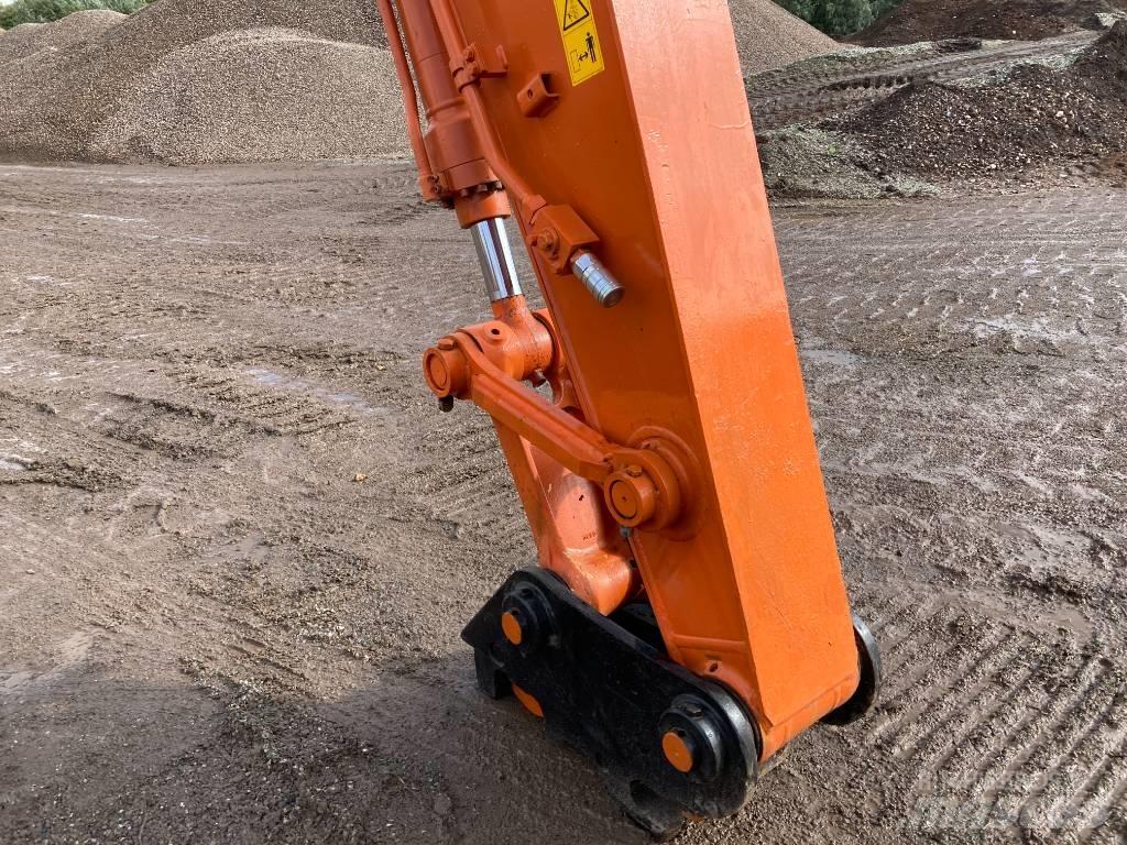 Hitachi ZX225USLC-6 Gravemaskiner på larvebånd