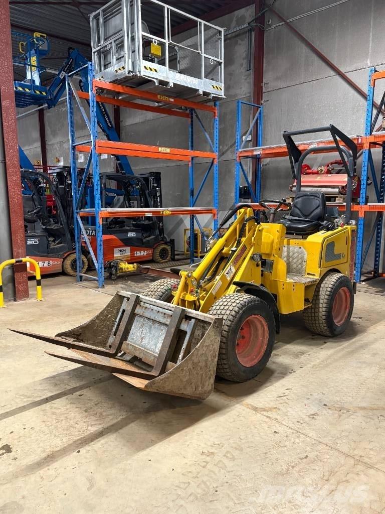 Knikmops KM 130 Læssemaskiner på hjul