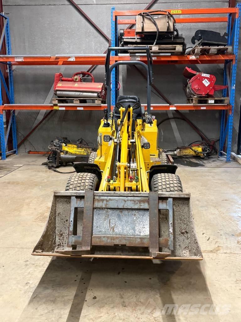 Knikmops KM 130 Læssemaskiner på hjul