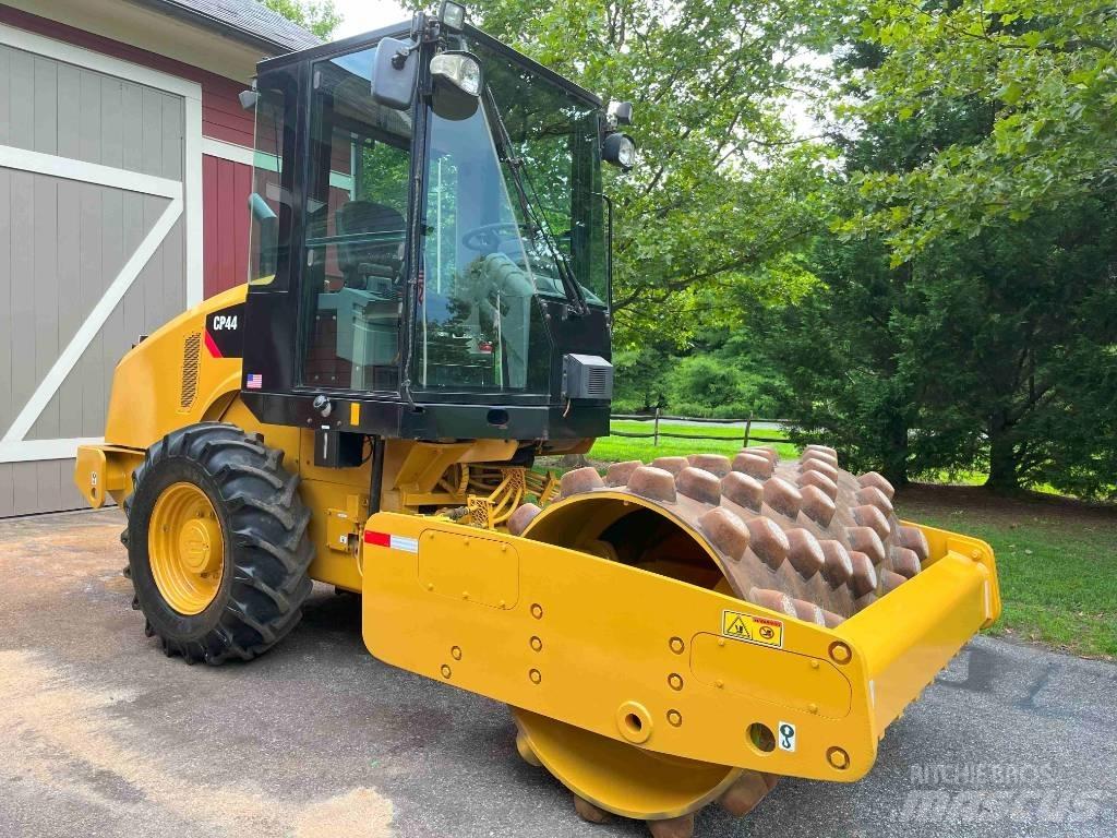CAT CP 44 Enkelt tromle