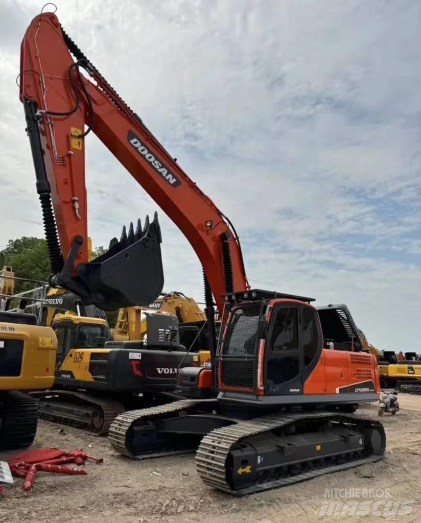 Doosan DX 225 Gravemaskiner på larvebånd