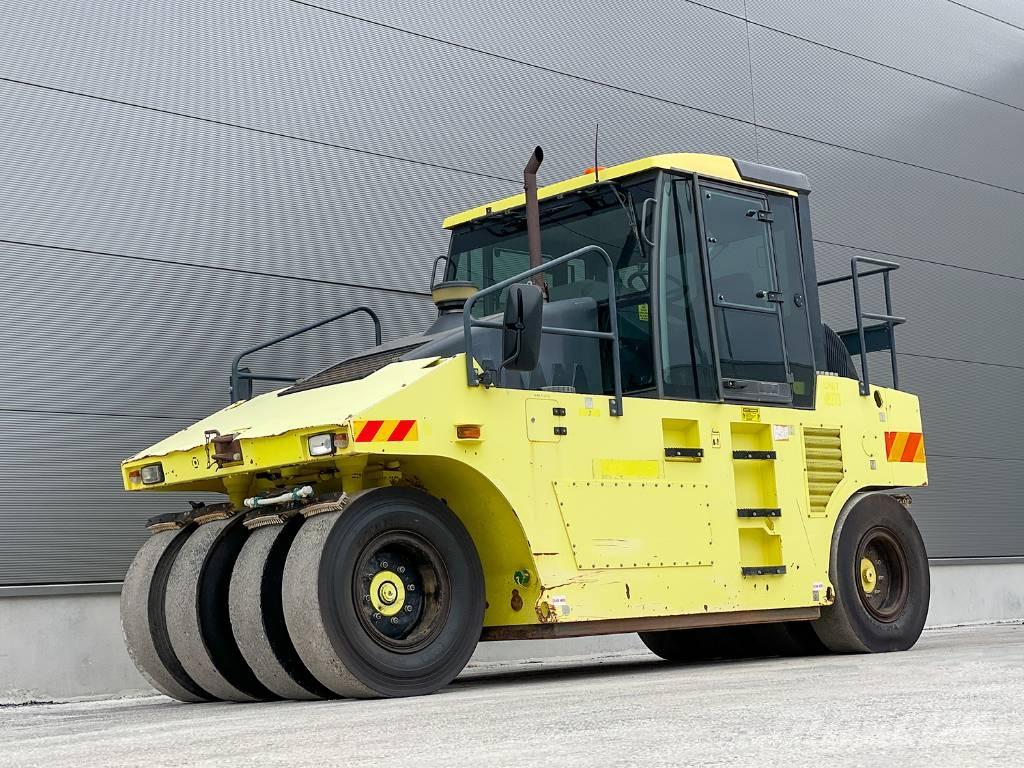 Ammann AP 240 Tromle med luftdæk