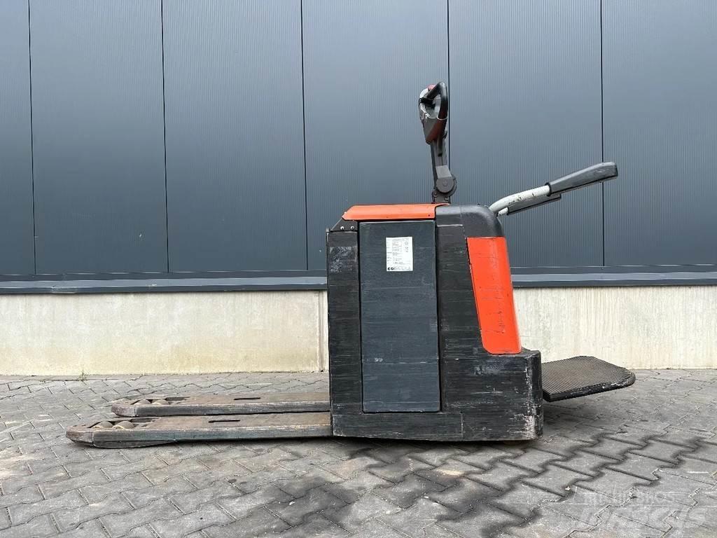 BT LPE240/M Gaffelstabler med gående fører