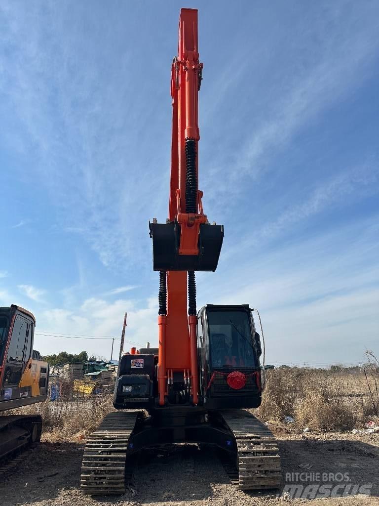 Hitachi ZX 200 Gravemaskiner på larvebånd