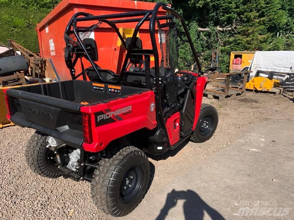 Honda Pioneer 520 Hjælpemaskiner