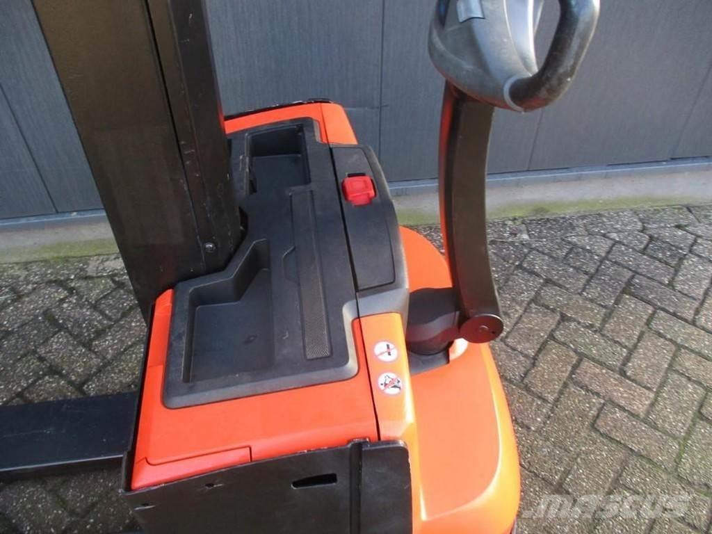 Toyota SWE 080L Gaffelstabler med gående fører