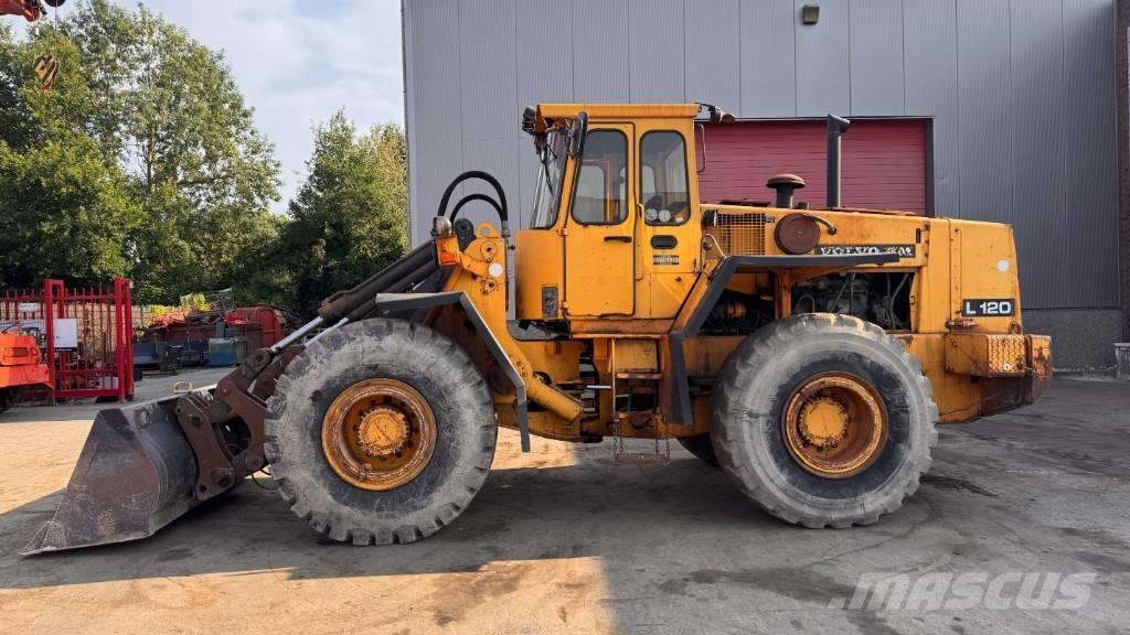 Volvo L 120 Læssemaskiner på hjul