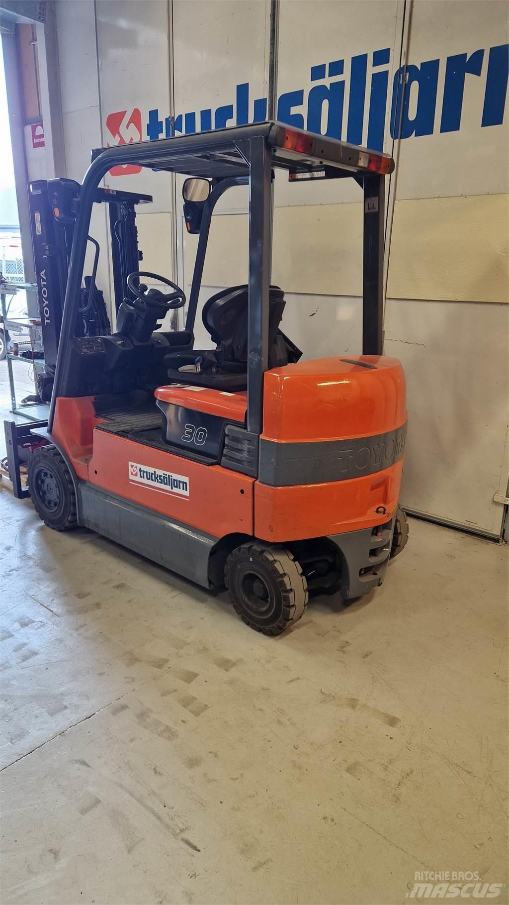 Toyota 7FBMF30 El gaffeltrucks