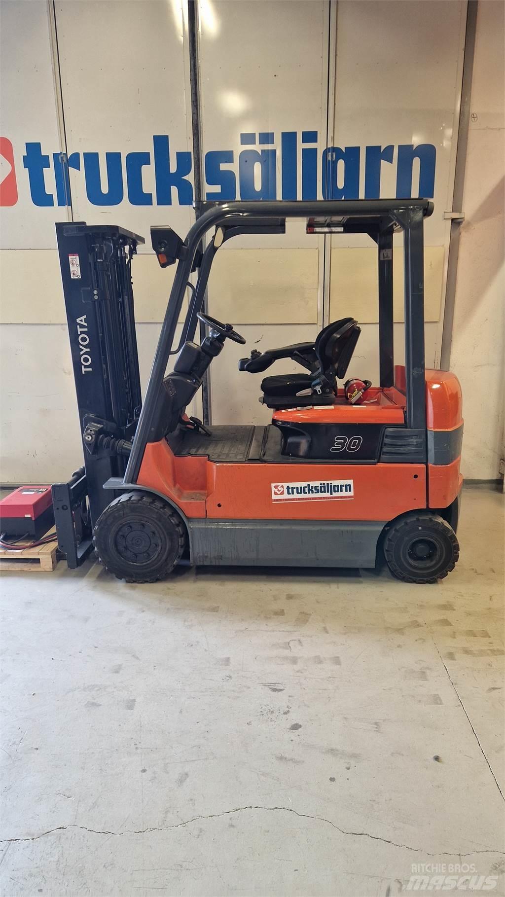 Toyota 7FBMF30 El gaffeltrucks