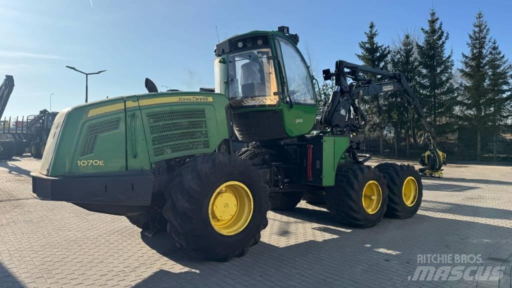 John Deere 1070 E Skovningsmaskiner