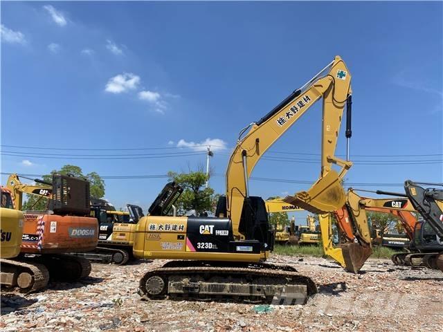 CAT 323D Gravemaskiner på larvebånd