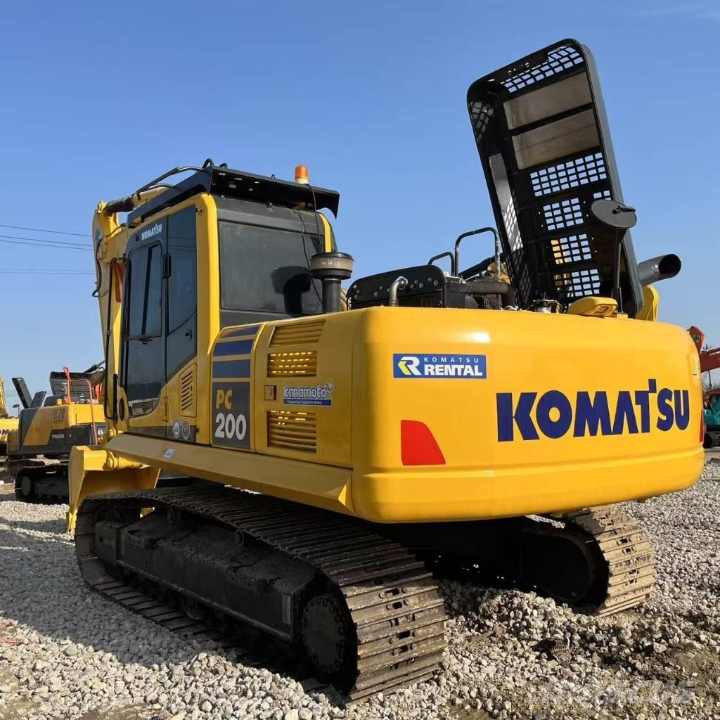 Komatsu PC 200 Gravemaskiner på larvebånd