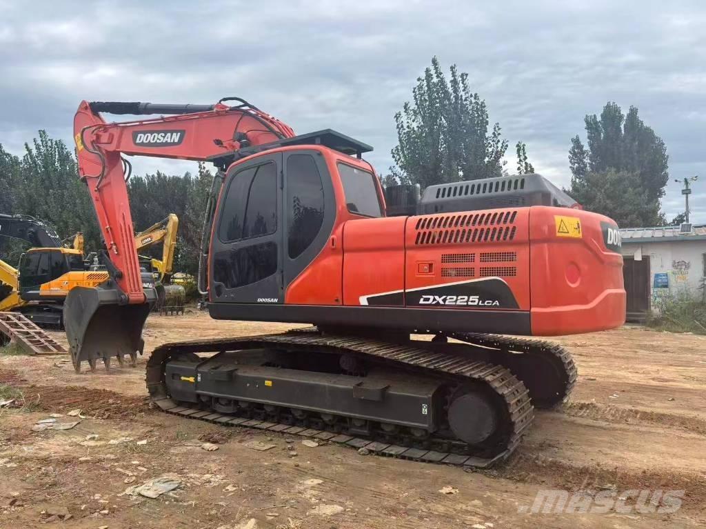 Doosan DX 225 Gravemaskiner på larvebånd