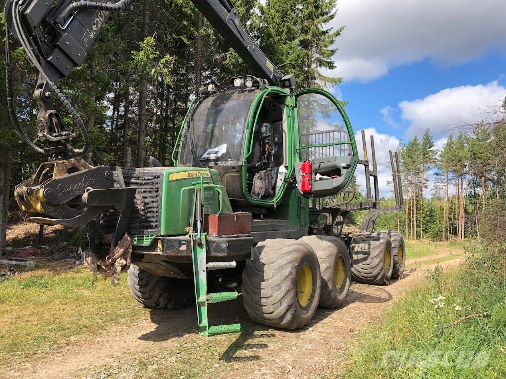 John Deere 810 E Udkørselsmaskiner