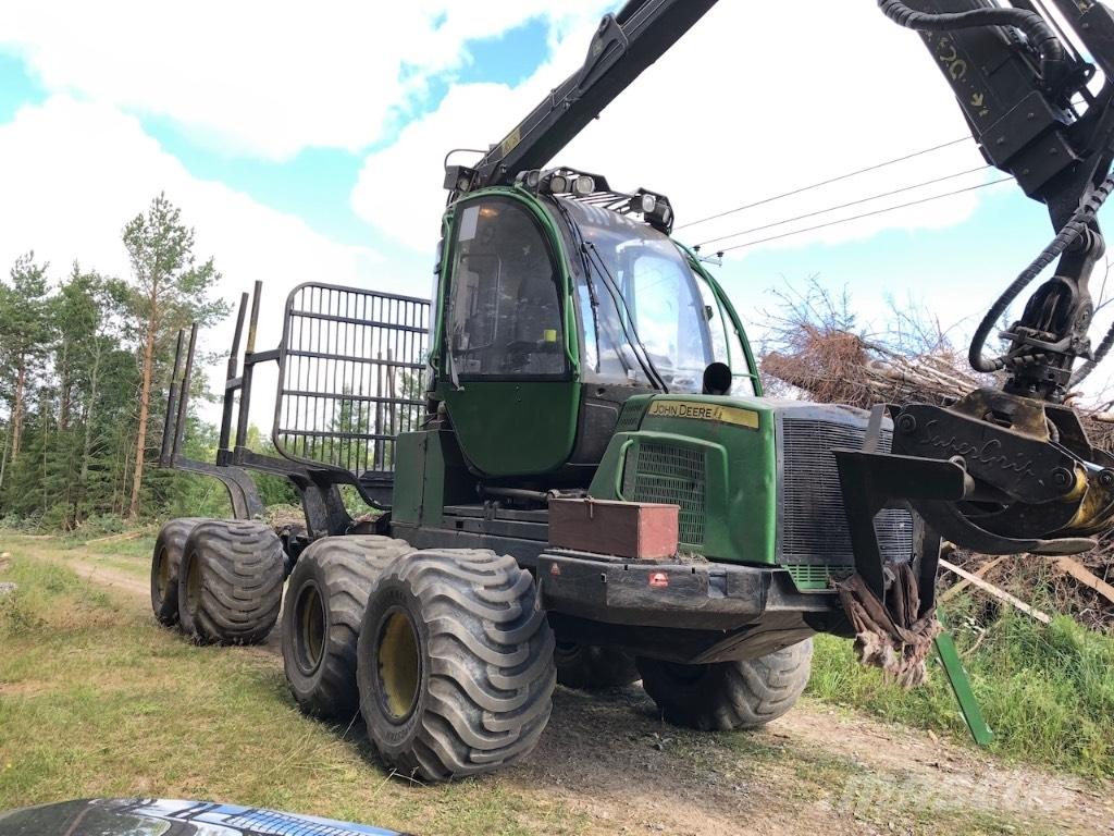 John Deere 810 E Udkørselsmaskiner