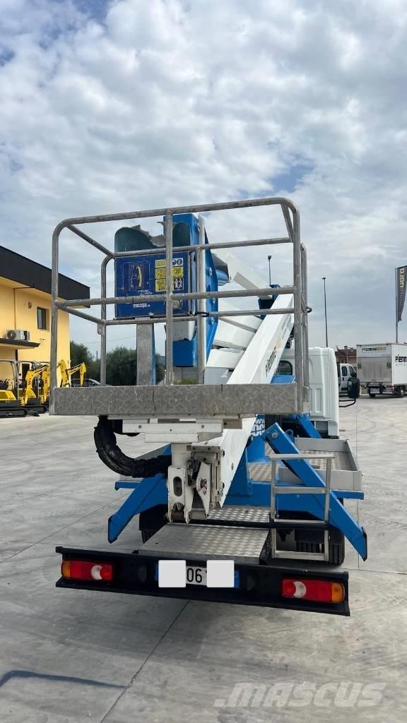 Nissan SOCAGE DA324 Lastbilmonterede lifte