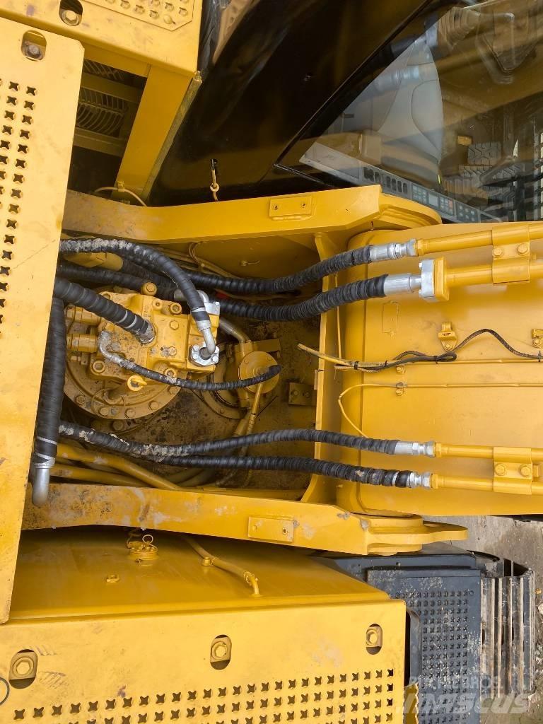CAT 330 D Gravemaskiner på larvebånd