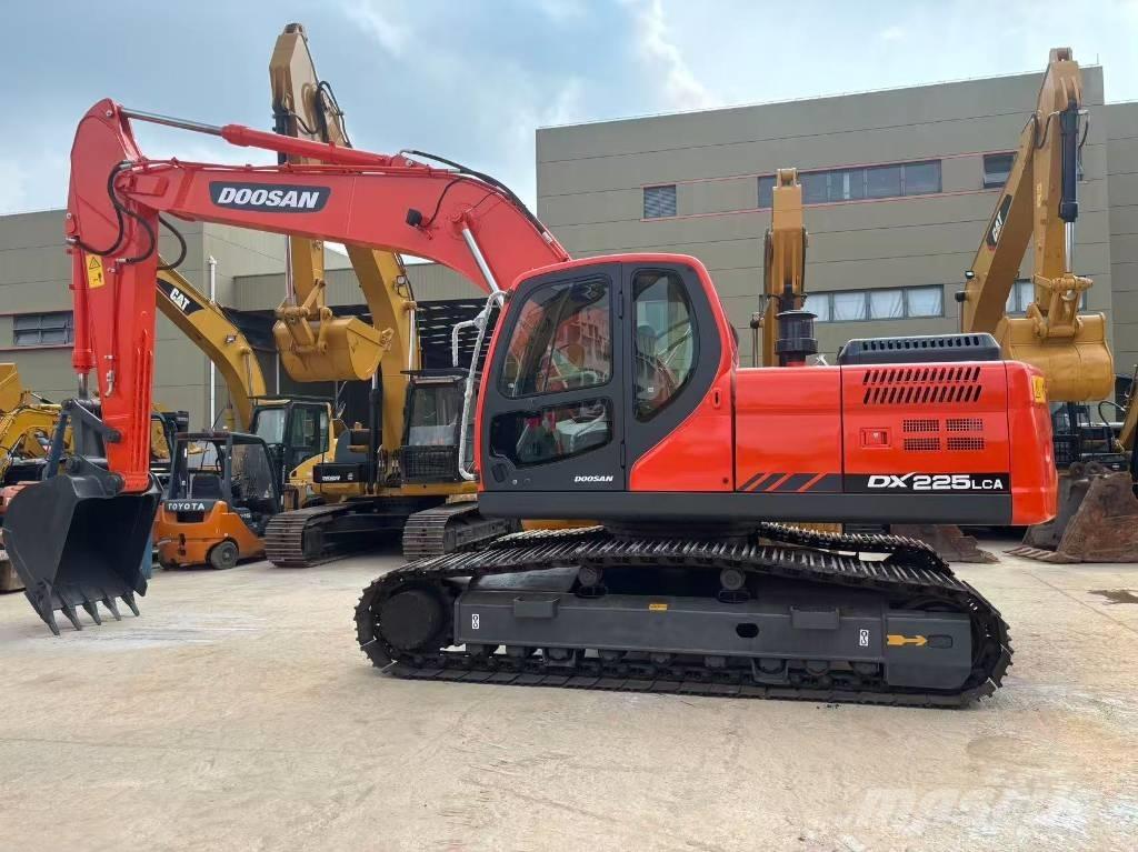 Doosan DX 225 Gravemaskiner på larvebånd