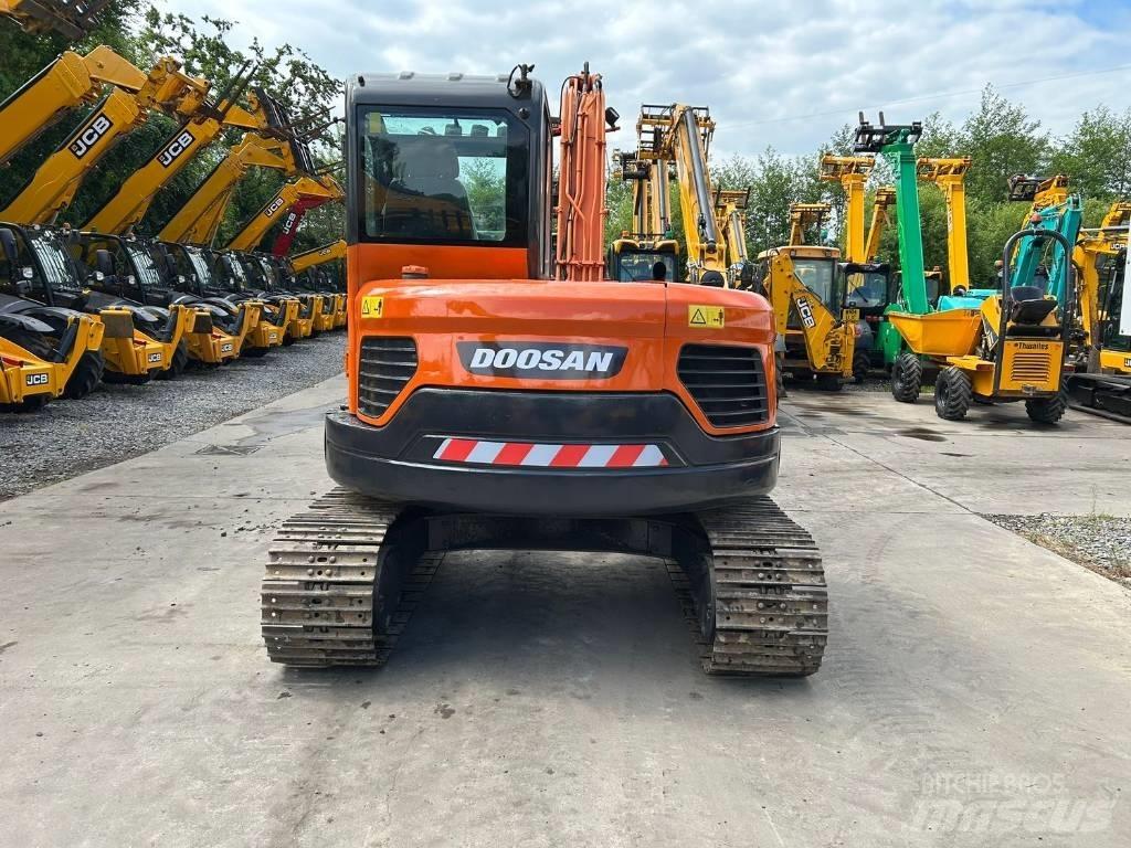 Doosan DX 80 R Midi-gravemaskiner 7t - 12t
