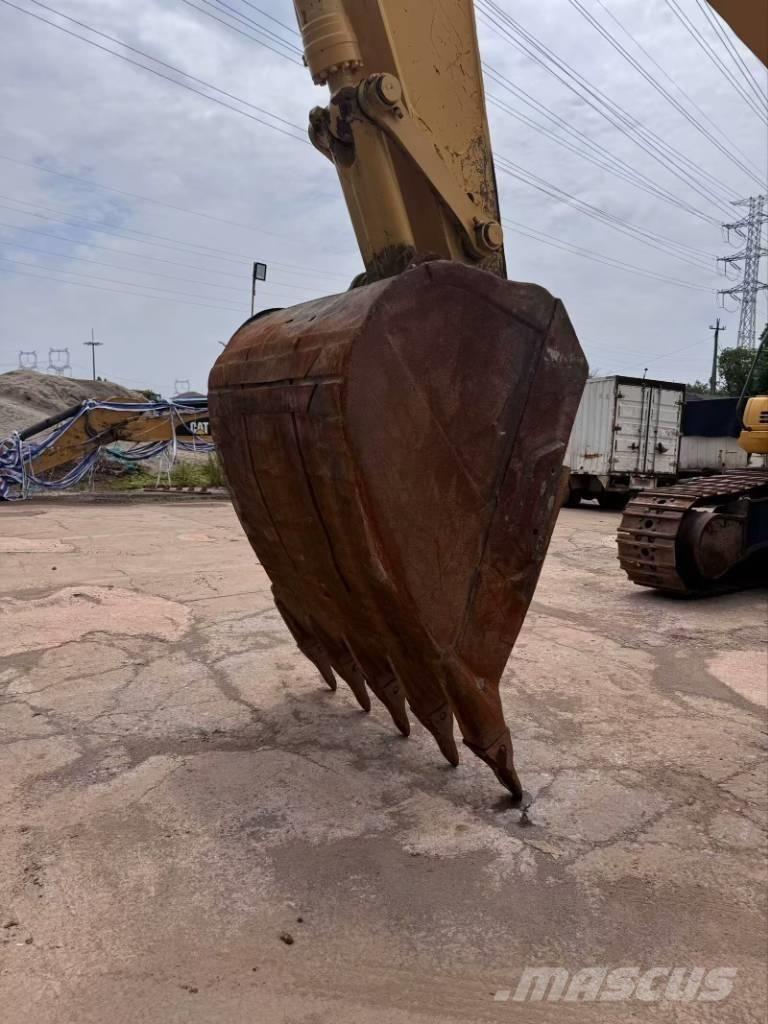 Komatsu PC 400-8 Amfibiegravemaskine