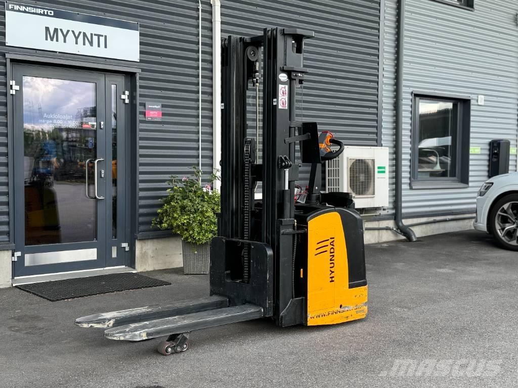 Hyundai 15ESR Selvkørende stablere