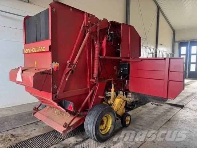 New Holland 654 Rundballe-pressere