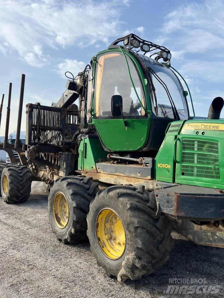 John Deere 1010 E Udkørselsmaskiner