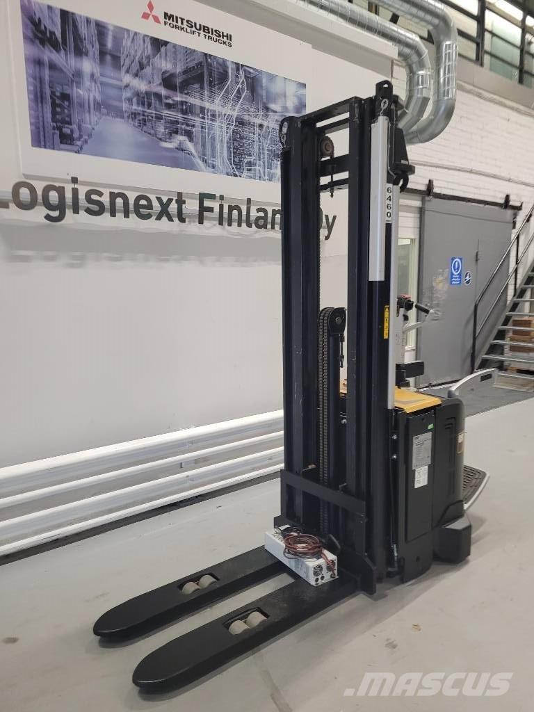 CAT NSV 16N ( MYYTY ) Selvkørende stablere