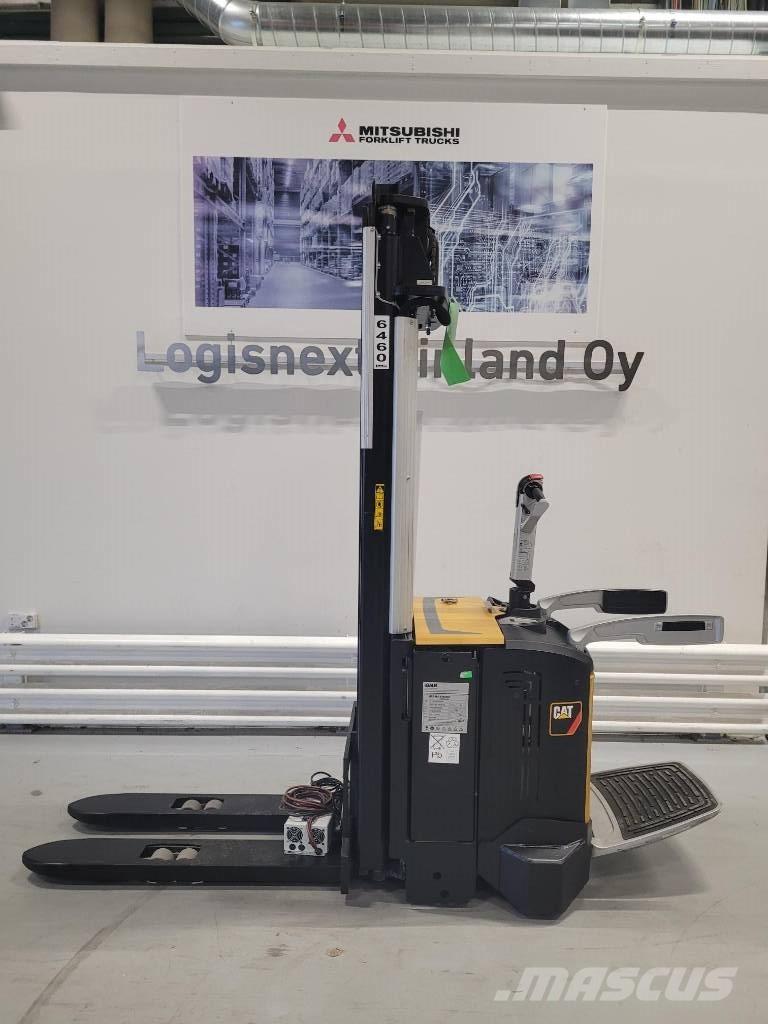 CAT NSV 16N ( MYYTY ) Selvkørende stablere