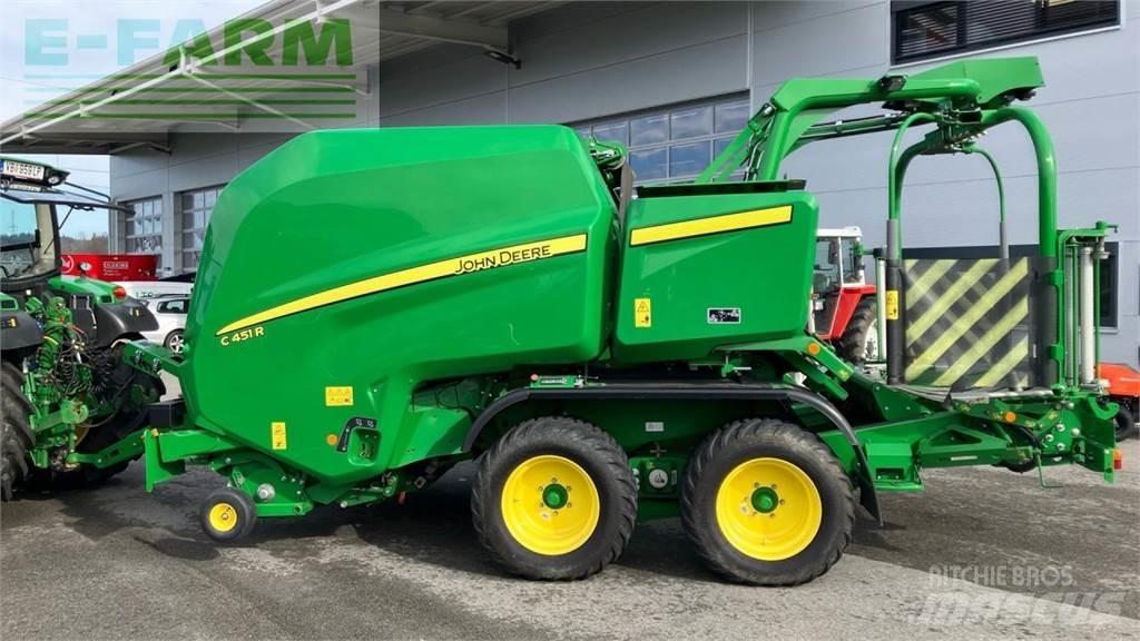 John Deere C451R Pressere til firkantede baller